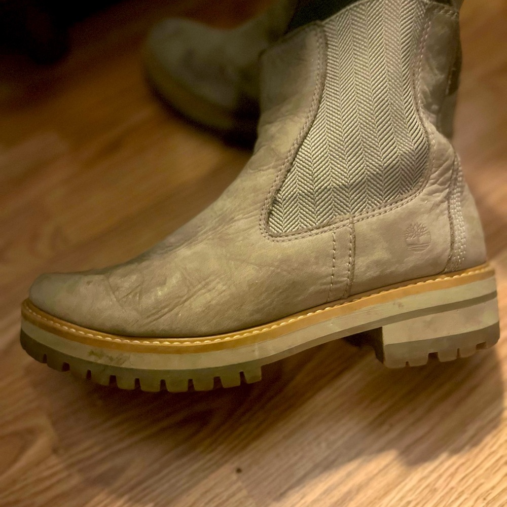 Women’s Chelsea boots